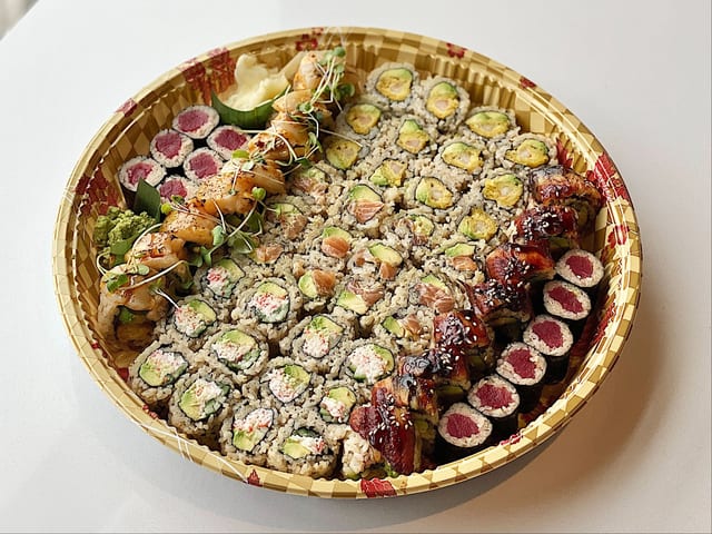 Roll Party Tray (64 pcs).